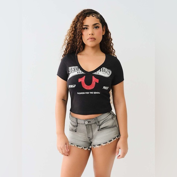 True Religion CRYSTAL HORSESHOE V NECK BABY TEE - Sz S NWT - Picture 6 of 6